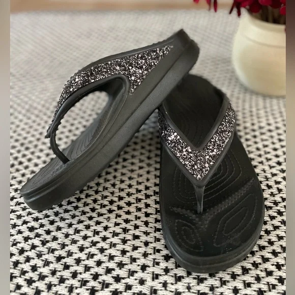 Crocs Glitter Flip Flop Sandals Black Casual Comfort Summer Bling Size 9 - Picture 2 of 9